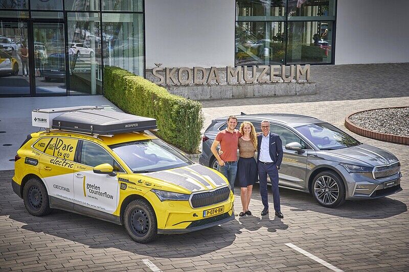 Škoda Enyaq bereichert die Sammlung des Škoda Museums – nach 33.000 Kilometern durch Afrika